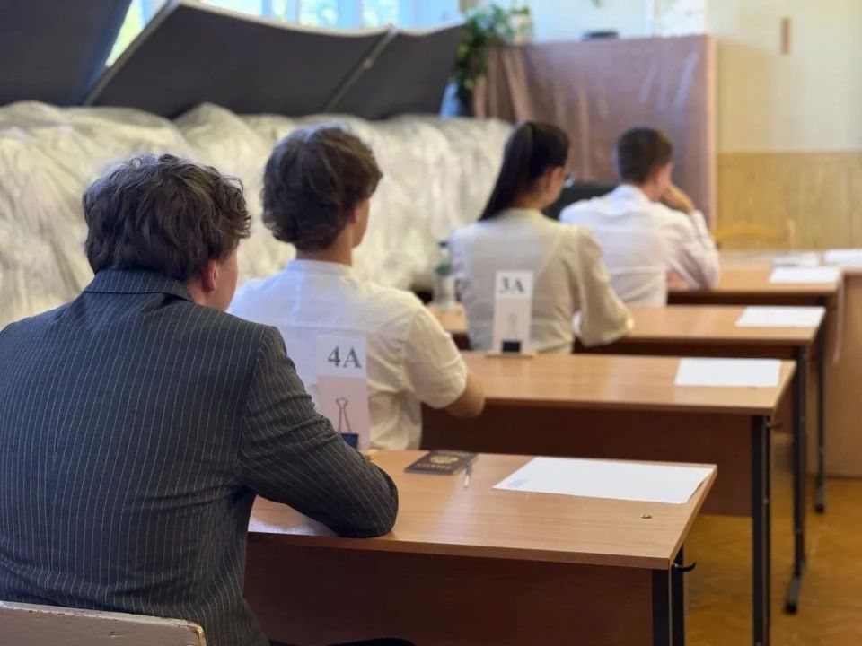 Курские одиннадцатиклассники набрали 100 баллов на ЕГЭ по литературе, истории и химии Курские одиннадцатиклассники набрали 100 баллов на ЕГЭ по литературе, истории и химии