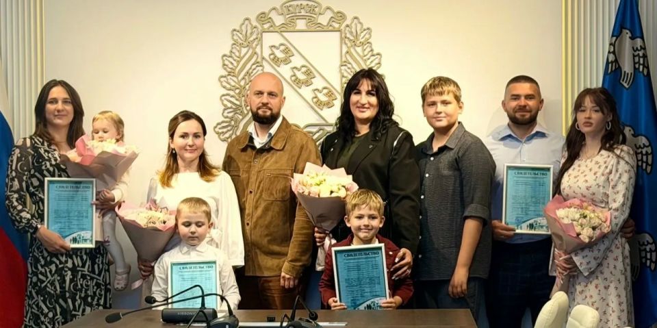 В Курске четыре семьи получили соцвыплату на улучшение жилищных условий В Курске четыре семьи получили соцвыплату на улучшение жилищных условий