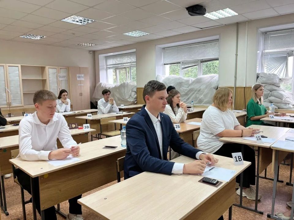 Курские одиннадцатиклассники набрали 100 баллов на ЕГЭ по литературе, истории и химии Курские одиннадцатиклассники набрали 100 баллов на ЕГЭ по литературе, истории и химии