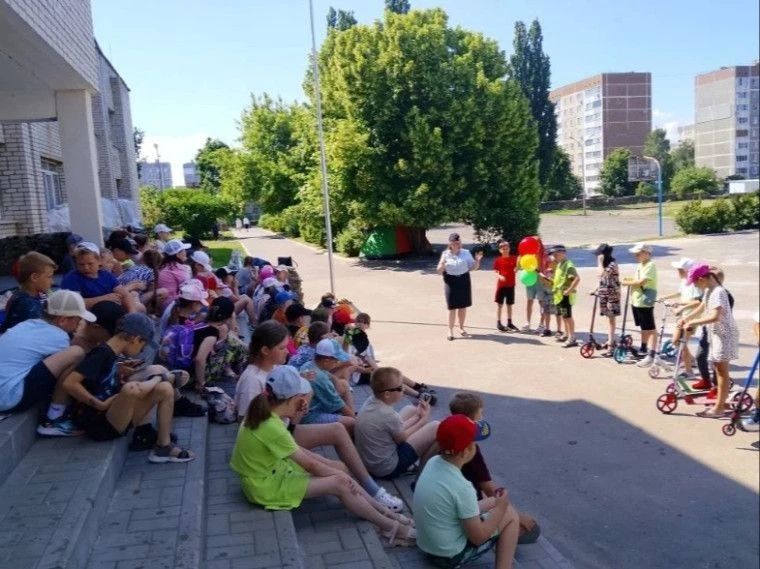 Курчатовская Госавтоинспекция продолжает проводить занятия в пришкольных лагерях Курчатовская Госавтоинспекция продолжает проводить занятия в пришкольных лагерях