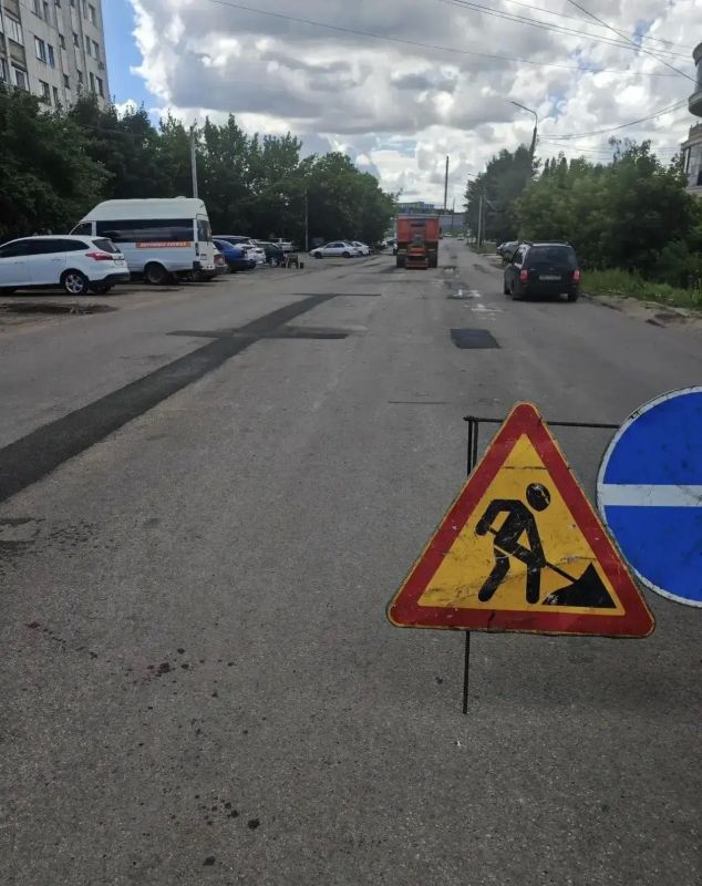 В Курске продолжают ремонтировать дороги В Курске продолжают ремонтировать дороги