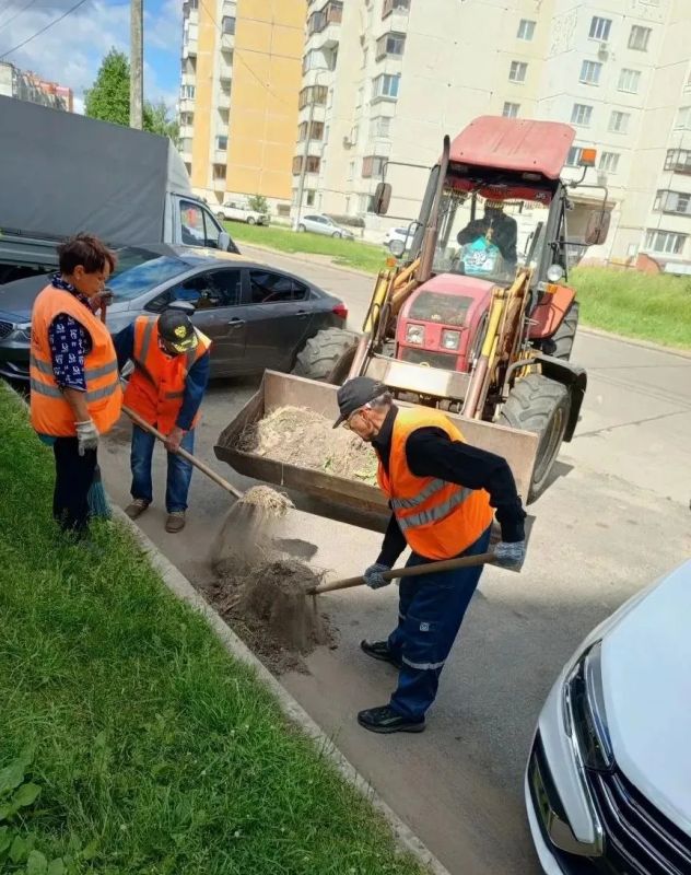 МКУ «ГКС» продолжает планомерную работу по поддержанию чистоты, порядка и эстетической привлекательности городской среды МКУ «ГКС» продолжает планомерную работу по поддержанию чистоты, порядка и эстетической привлекательности городской среды