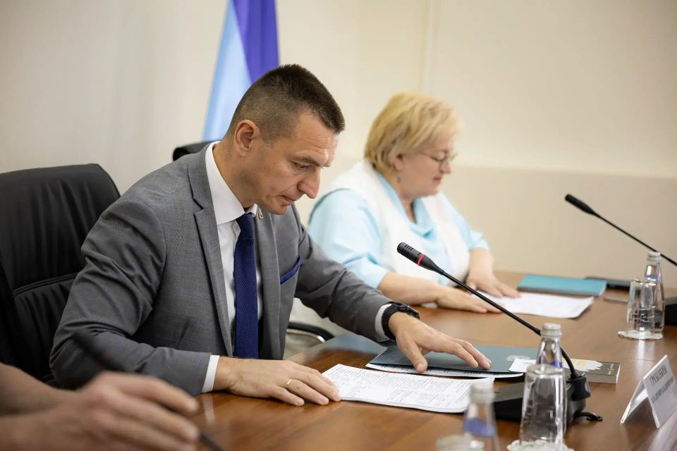 В администрации города при участие первого заместителя главы Владимира Гребенкина состоялось заседание межведомственной комиссии Курска по профилактике злоупотребления наркотическими средствами