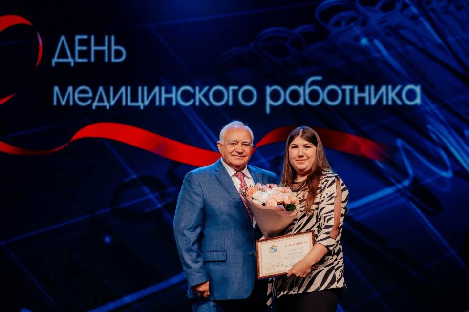 Сегодня в концертном зале «Свиридовский» состоялось чествование медицинских работников, которые вскоре будут отмечать свой профессиональный праздник Сегодня в концертном зале «Свиридовский» состоялось чествование медицинских работников, которые вскоре будут отмечать свой профессиональный праздник