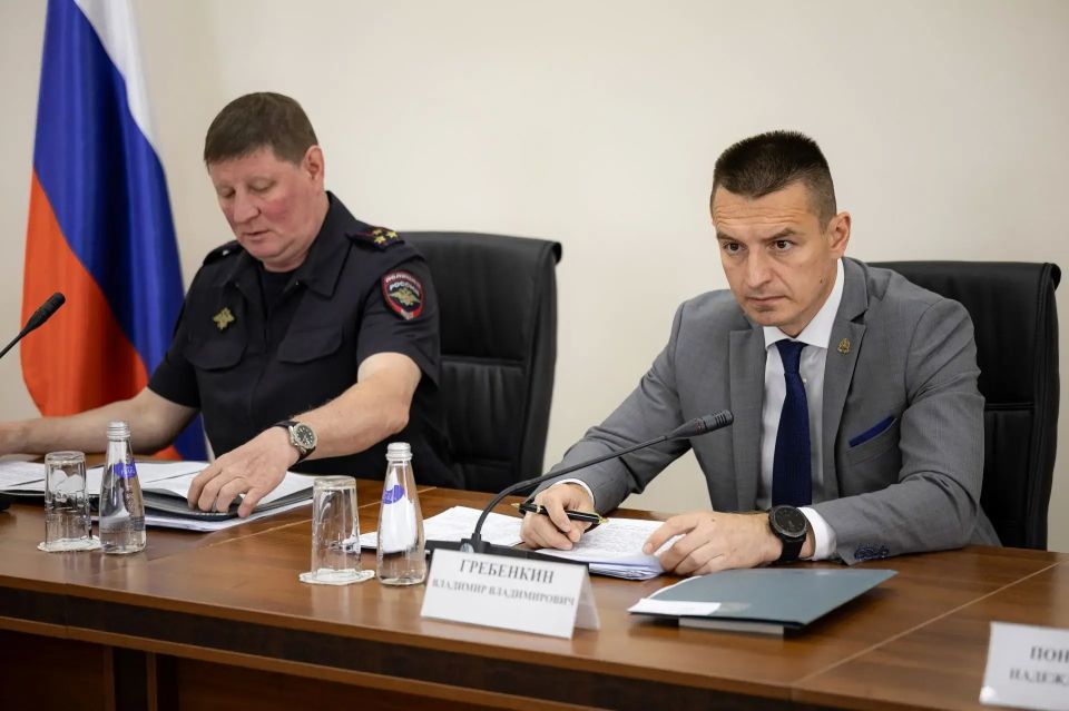 В администрации города при участие первого заместителя главы Владимира Гребенкина состоялось заседание межведомственной комиссии Курска по профилактике злоупотребления наркотическими средствами В администрации города при участие первого заместителя главы Владимира Гребенкина состоялось заседание межведомственной комиссии Курска по профилактике злоупотребления наркотическими средствами