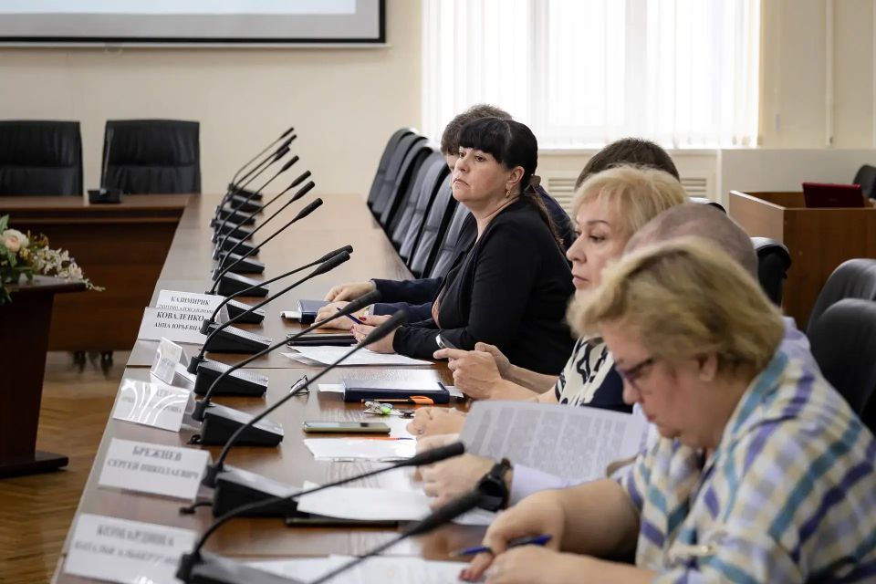 В администрации города при участие первого заместителя главы Владимира Гребенкина состоялось заседание межведомственной комиссии Курска по профилактике злоупотребления наркотическими средствами В администрации города при участие первого заместителя главы Владимира Гребенкина состоялось заседание межведомственной комиссии Курска по профилактике злоупотребления наркотическими средствами