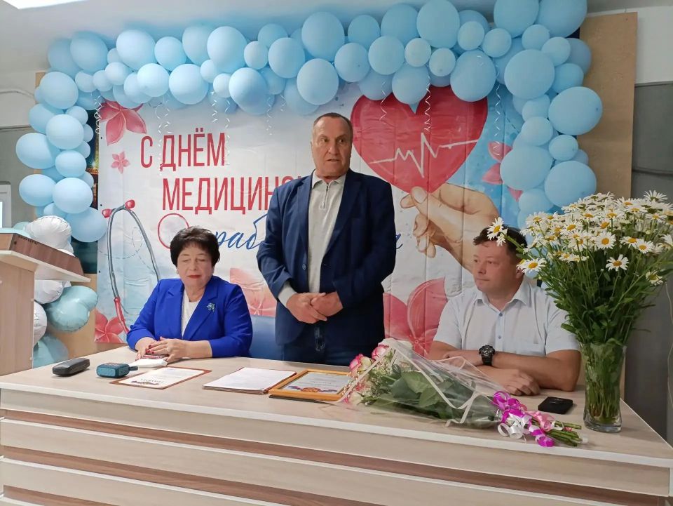 От всей души поздравляем наших медиков!