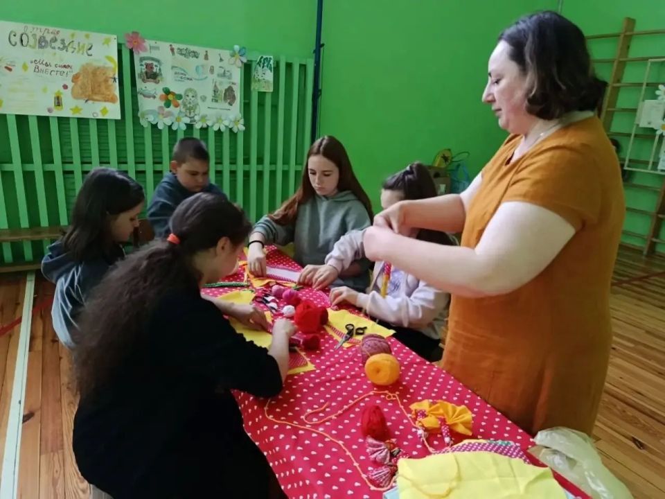 Настоящее погружение в мир русской культуры и старинных традиций произошло у ребят из пришкольного лагеря «Солнышко» Большежировской СОШ Настоящее погружение в мир русской культуры и старинных традиций произошло у ребят из пришкольного лагеря «Солнышко» Большежировской СОШ