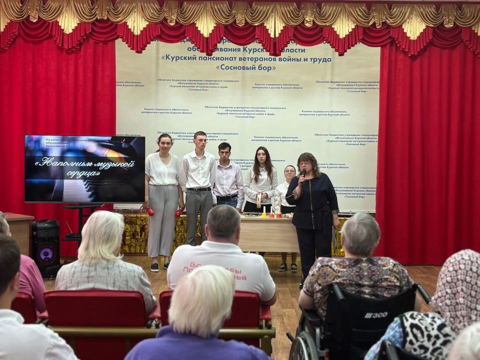Ансамбль народных шумовых инструментов «Браво» социально профессионального реабилитационного центра «Ресурс» подарил концертную программу проживающим Курского пансионата «Сосновый Бор» Ансамбль народных шумовых инструментов «Браво» социально профессионального реабилитационного центра «Ресурс» подарил концертную программу проживающим Курского пансионата «Сосновый Бор»