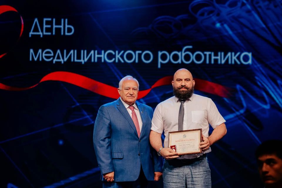 Сегодня в концертном зале «Свиридовский» состоялось чествование медицинских работников, которые вскоре будут отмечать свой профессиональный праздник Сегодня в концертном зале «Свиридовский» состоялось чествование медицинских работников, которые вскоре будут отмечать свой профессиональный праздник
