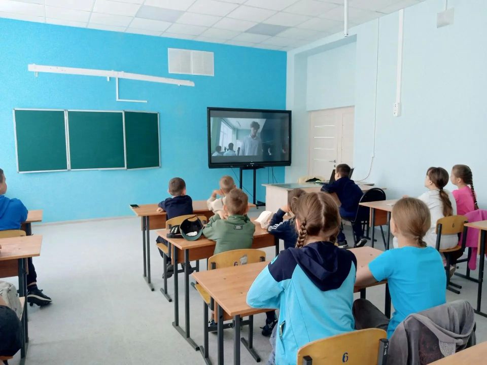 Для учеников Фатежской школы 2 был организован просмотр художественно-документального фильма «Шелихов»