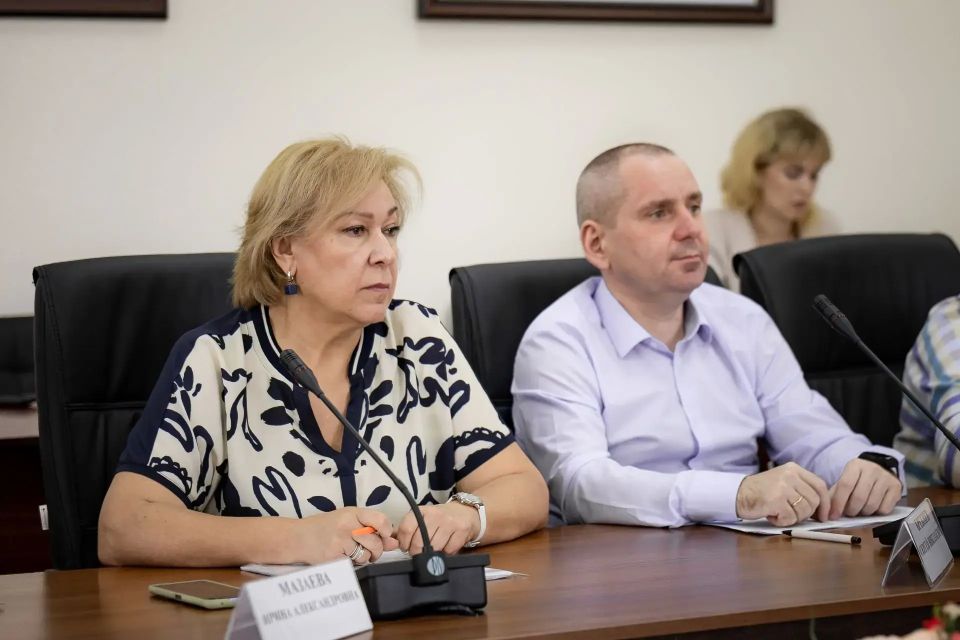 В администрации города при участие первого заместителя главы Владимира Гребенкина состоялось заседание межведомственной комиссии Курска по профилактике злоупотребления наркотическими средствами В администрации города при участие первого заместителя главы Владимира Гребенкина состоялось заседание межведомственной комиссии Курска по профилактике злоупотребления наркотическими средствами