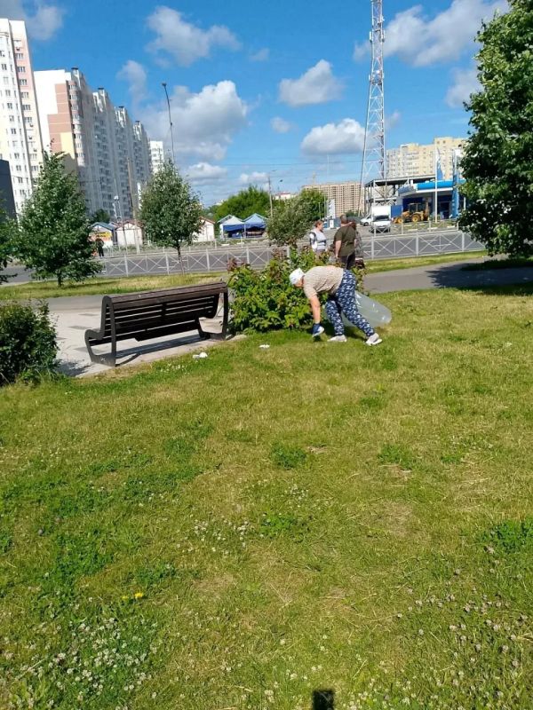 В Курске территории парков и скверов приводят в порядок 32 человека В Курске территории парков и скверов приводят в порядок 32 человека