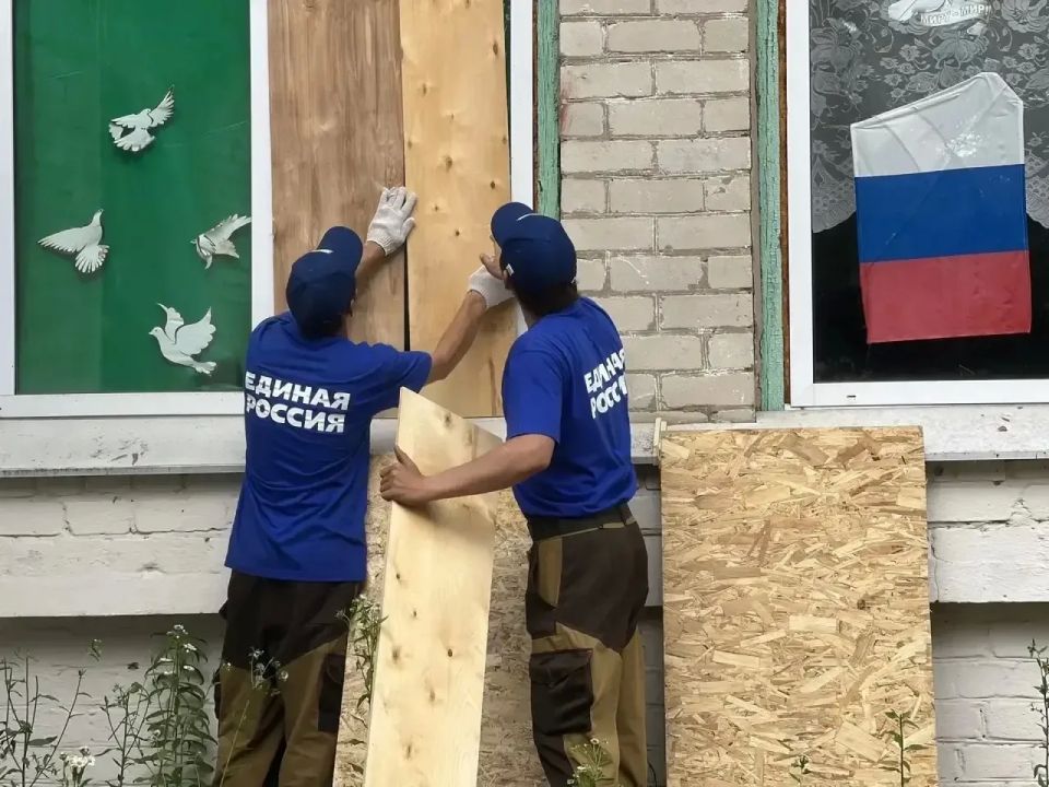 Игорь Кастюкевич: Курская область. Волонтеры лагеря Единой России «Курский рубеж» трудятся в Льговском районе Игорь Кастюкевич: Курская область. Волонтеры лагеря Единой России «Курский рубеж» трудятся в Льговском районе