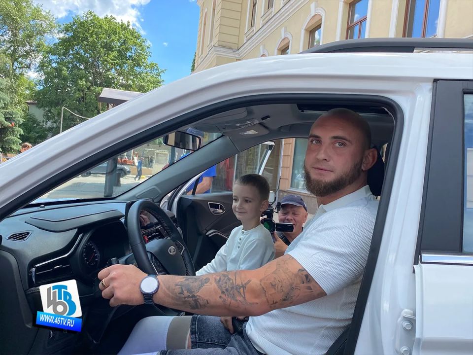 В Курске ветеранам СВО с тяжёлыми ранениями стали выдавать автомобили В Курске ветеранам СВО с тяжёлыми ранениями стали выдавать автомобили