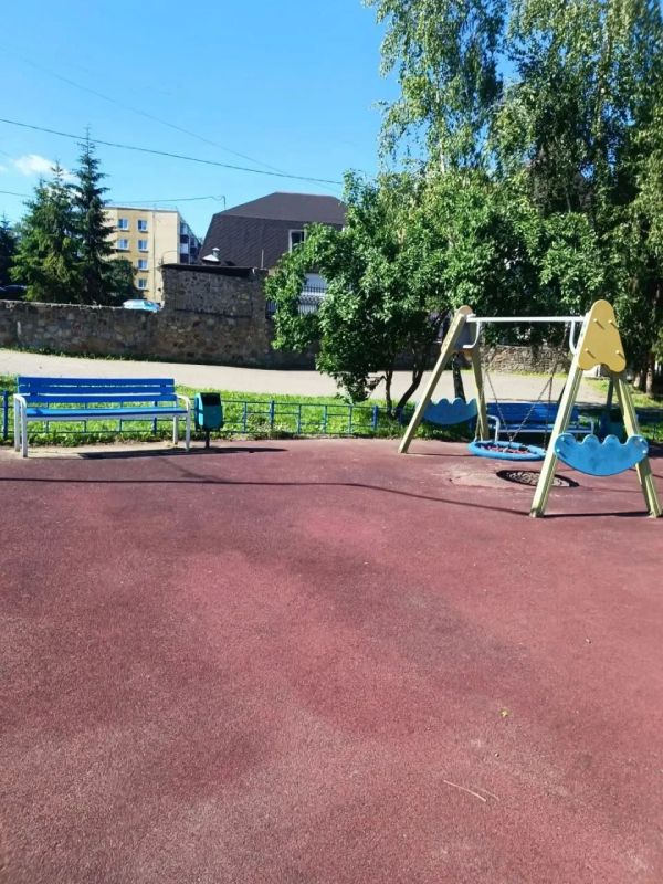 В Курске территории парков и скверов приводят в порядок 32 человека В Курске территории парков и скверов приводят в порядок 32 человека