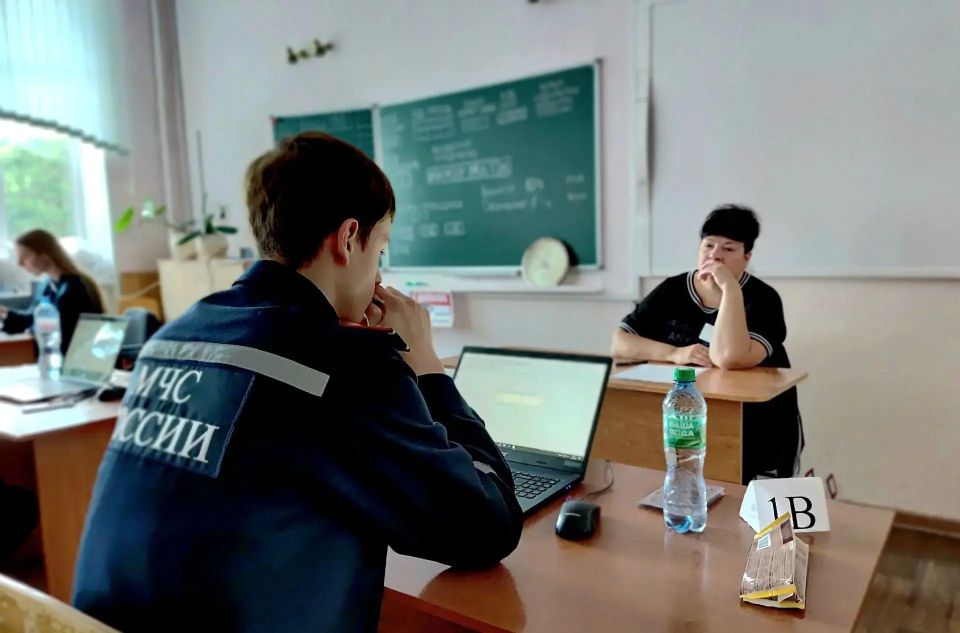 Курские выпускники сдают ЕГЭ по информатике Курские выпускники сдают ЕГЭ по информатике