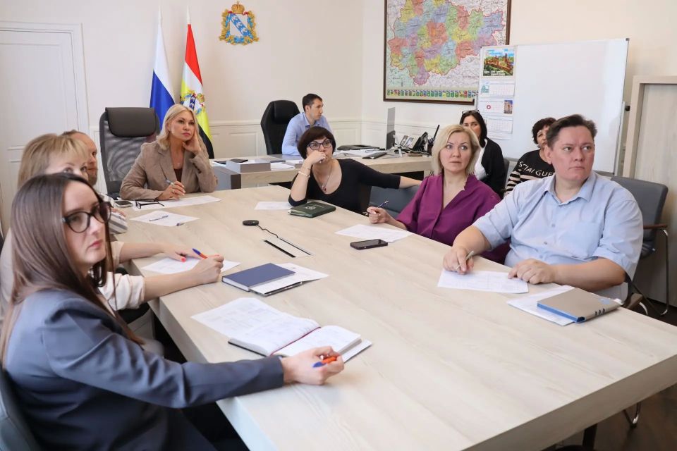 В Доме Советов прошло очередное заседание рабочей группы по дистанционному обследованию жилых домов приграничья с использованием видеоматериалов Минобороны РФ. В ее состав входят заместитель губернатора Курской области Елена...