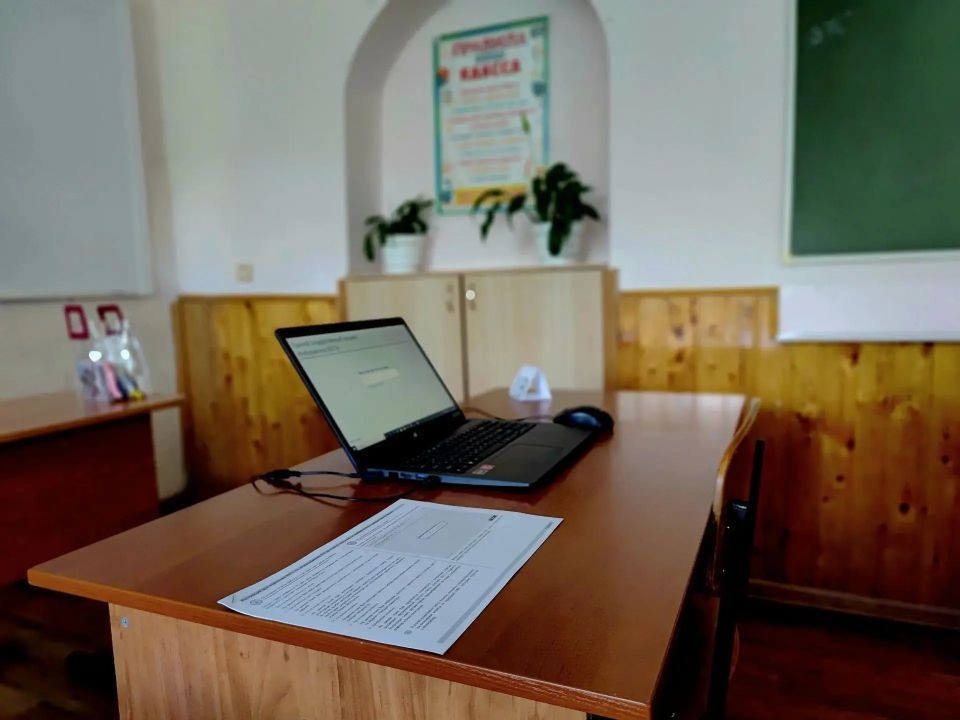 Курские выпускники сдают ЕГЭ по информатике Курские выпускники сдают ЕГЭ по информатике