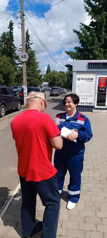 18 июня инструктором пожарной части Поныровского района Противопожарной службы комитета региональной безопасности Курской области Анжеликой Бирюковой был проведён пожарно-профилактический рейд в поселок.Поныри Поныровского... 18 июня инструктором пожарной части Поныровского района Противопожарной службы комитета региональной безопасности Курской области Анжеликой Бирюковой был проведён пожарно-профилактический рейд в поселок.Поныри Поныровского...