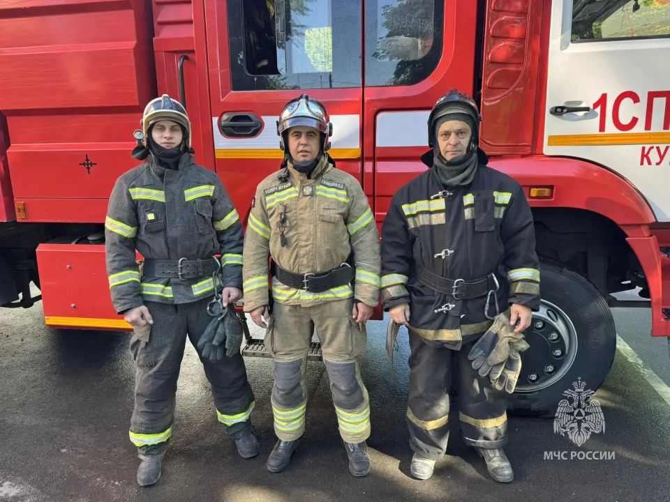 Огнеборцы МЧС России спасли и эвакуировали 26 человек на пожаре Огнеборцы МЧС России спасли и эвакуировали 26 человек на пожаре