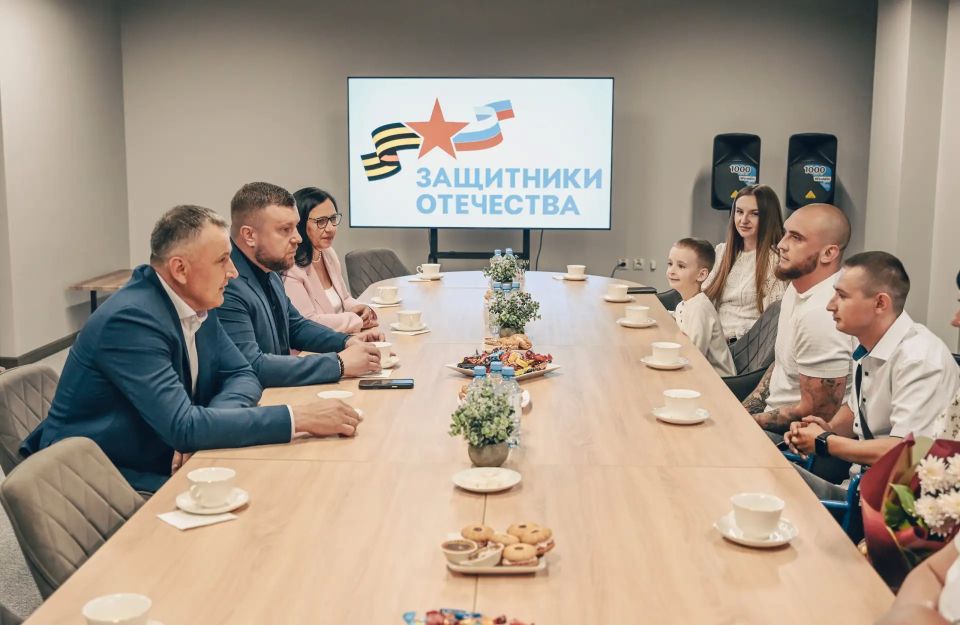 В региональном филиале фонда «Защитники Отечества» состоялась церемония вручения ключей от новых автомобилей «Москвич» на ручном управлении В региональном филиале фонда «Защитники Отечества» состоялась церемония вручения ключей от новых автомобилей «Москвич» на ручном управлении