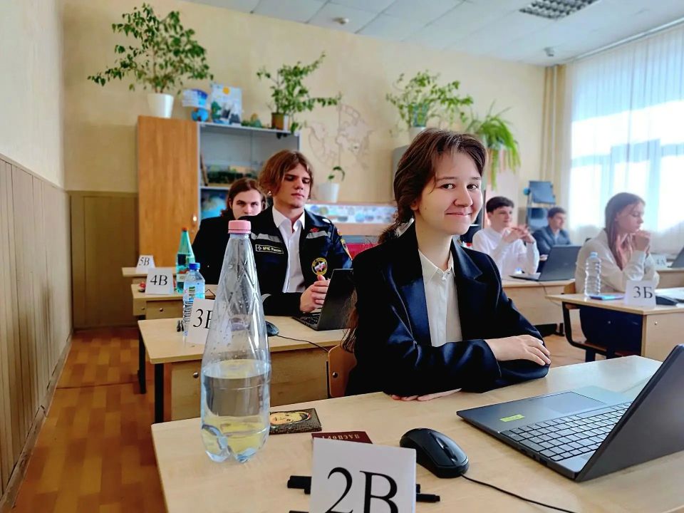 Курские выпускники сдают ЕГЭ по информатике Курские выпускники сдают ЕГЭ по информатике