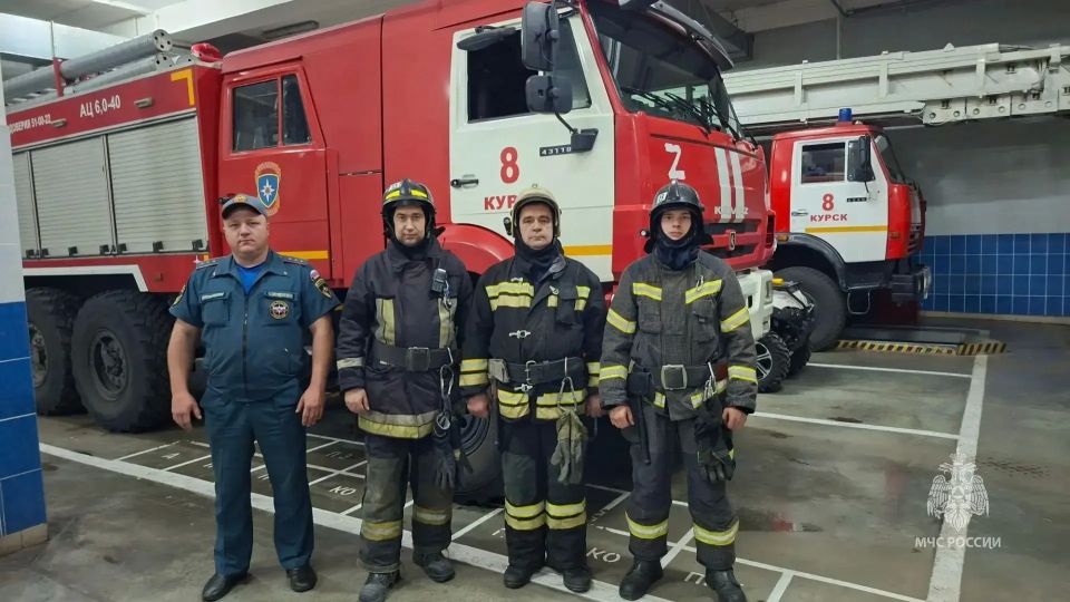 Огнеборцы МЧС России спасли и эвакуировали 26 человек на пожаре Огнеборцы МЧС России спасли и эвакуировали 26 человек на пожаре