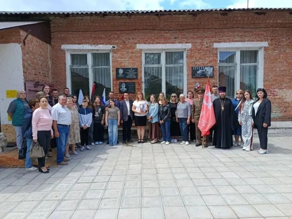 В МБОУ "Марицкая СОШ имени капитана 1 ранга К.А.Иванова" Льговского района состоялось открытие музейной экспозиции под названием «Время выбрало нас» В МБОУ "Марицкая СОШ имени капитана 1 ранга К.А.Иванова" Льговского района состоялось открытие музейной экспозиции под названием «Время выбрало нас»
