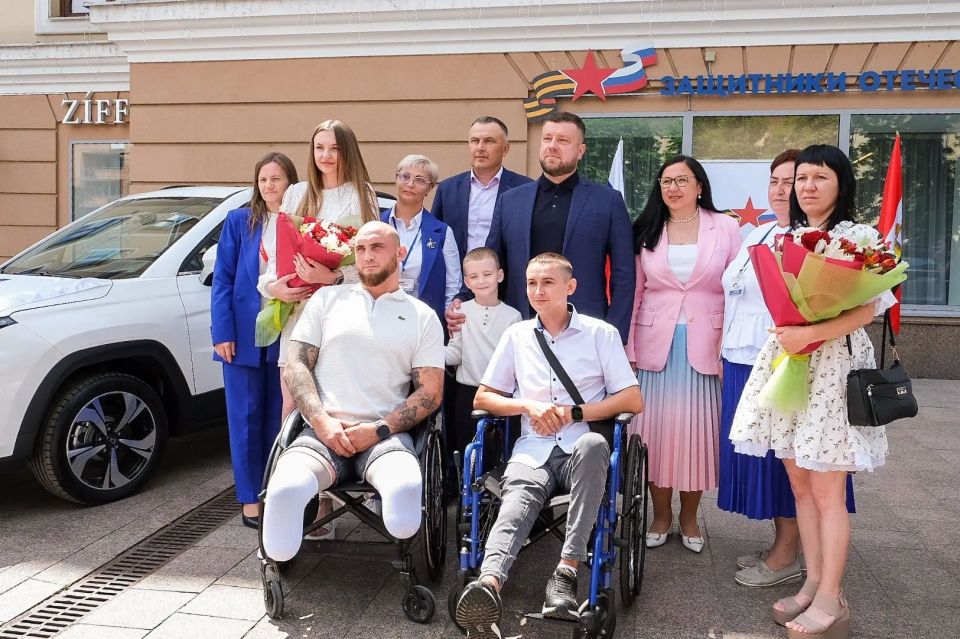 Ветеранам СВО из Курской области вручили автомобили на ручном управлении Ветеранам СВО из Курской области вручили автомобили на ручном управлении