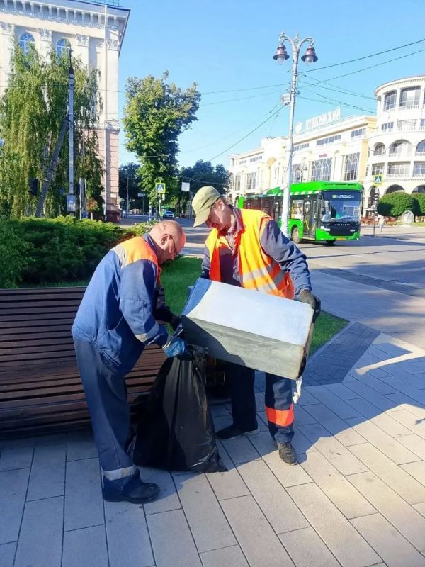 В Курске территории парков и скверов приводят в порядок 32 человека В Курске территории парков и скверов приводят в порядок 32 человека