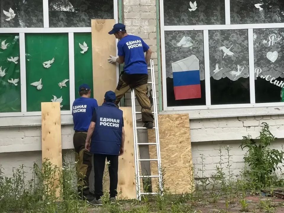 Игорь Кастюкевич: Курская область. Волонтеры лагеря Единой России «Курский рубеж» трудятся в Льговском районе Игорь Кастюкевич: Курская область. Волонтеры лагеря Единой России «Курский рубеж» трудятся в Льговском районе