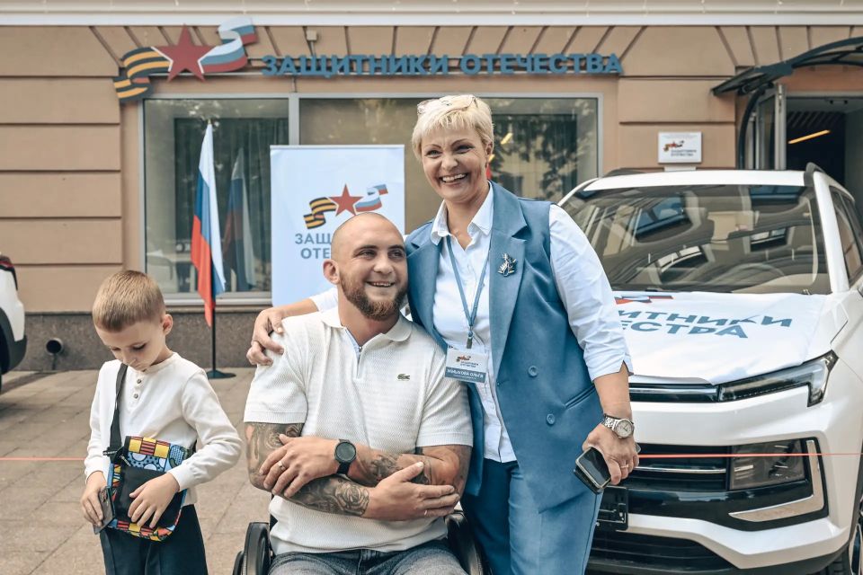 В региональном филиале фонда «Защитники Отечества» состоялась церемония вручения ключей от новых автомобилей «Москвич» на ручном управлении В региональном филиале фонда «Защитники Отечества» состоялась церемония вручения ключей от новых автомобилей «Москвич» на ручном управлении