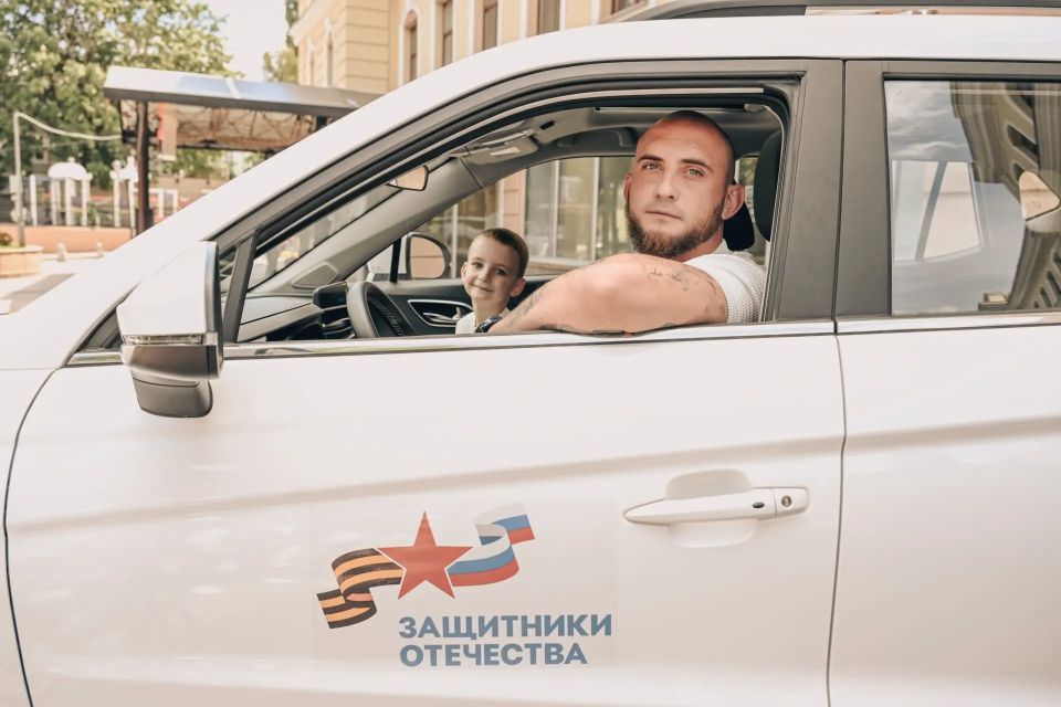 В региональном филиале фонда «Защитники Отечества» состоялась церемония вручения ключей от новых автомобилей «Москвич» на ручном управлении В региональном филиале фонда «Защитники Отечества» состоялась церемония вручения ключей от новых автомобилей «Москвич» на ручном управлении