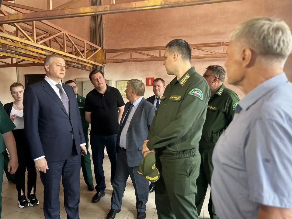 Руководитель Федерального агентства лесного хозяйства Иван Советников и заместитель губернатора Сергей Фофанов познакомились с работой курского филиала «Лесхозснаба» Руководитель Федерального агентства лесного хозяйства Иван Советников и заместитель губернатора Сергей Фофанов познакомились с работой курского филиала «Лесхозснаба»