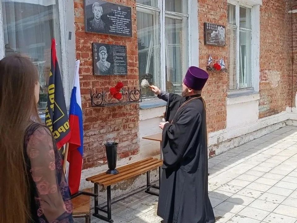 В МБОУ "Марицкая СОШ имени капитана 1 ранга К.А.Иванова" Льговского района состоялось открытие музейной экспозиции под названием «Время выбрало нас» В МБОУ "Марицкая СОШ имени капитана 1 ранга К.А.Иванова" Льговского района состоялось открытие музейной экспозиции под названием «Время выбрало нас»