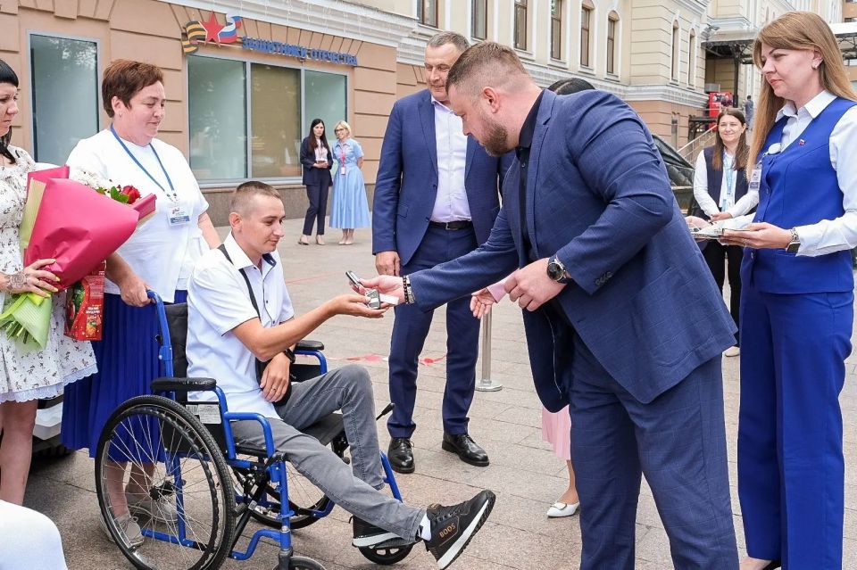 Ветеранам СВО из Курской области вручили автомобили на ручном управлении Ветеранам СВО из Курской области вручили автомобили на ручном управлении