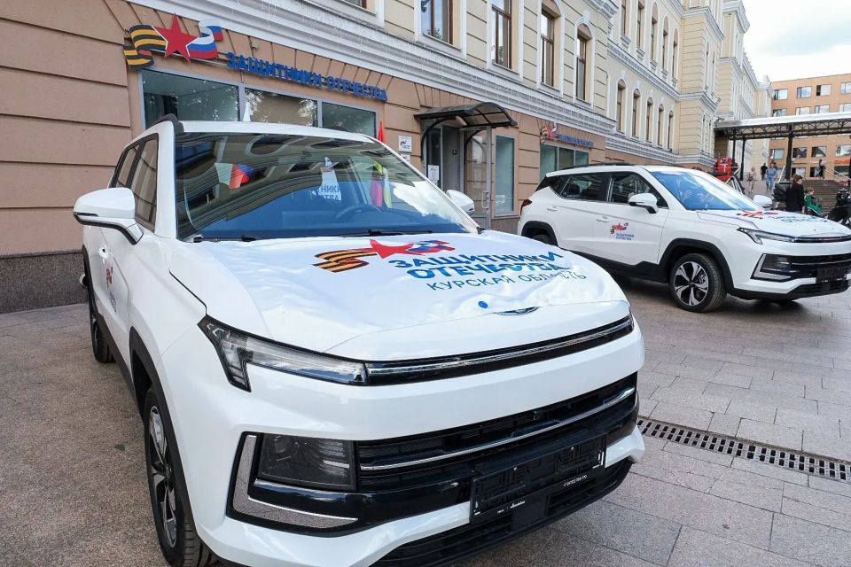 Ветеранам СВО из Курской области вручили автомобили на ручном управлении Ветеранам СВО из Курской области вручили автомобили на ручном управлении