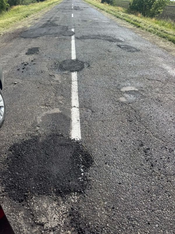 В Курской области провели ямочный ремонт дорожной разметки В Курской области провели ямочный ремонт дорожной разметки