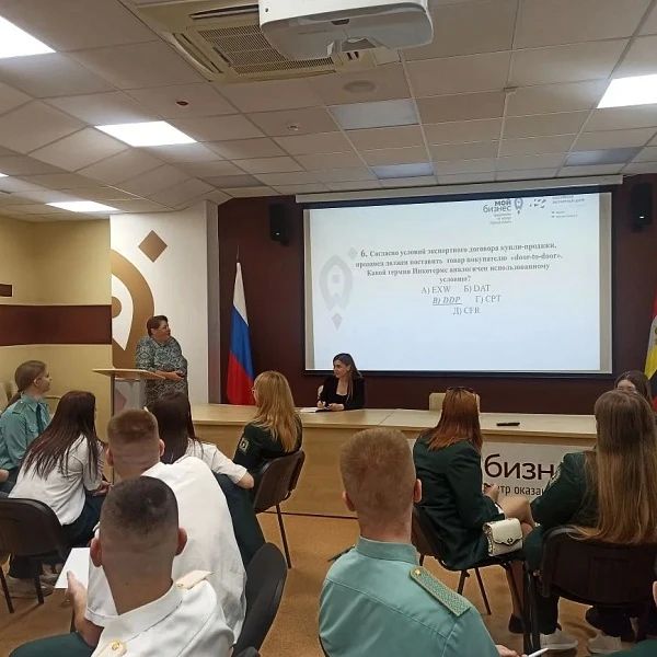 Студенты Академии госслужбы посетили Центр «Мой бизнес» в Курской области Студенты Академии госслужбы посетили Центр «Мой бизнес» в Курской области