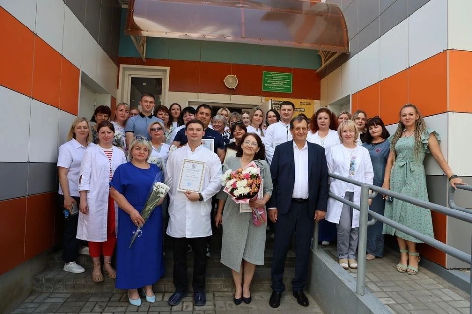 Нашу жизнь трудно представить без людей в белых халатах, которые в любое время суток приходят по первому зову о помощи ради спасения человеческой жизни