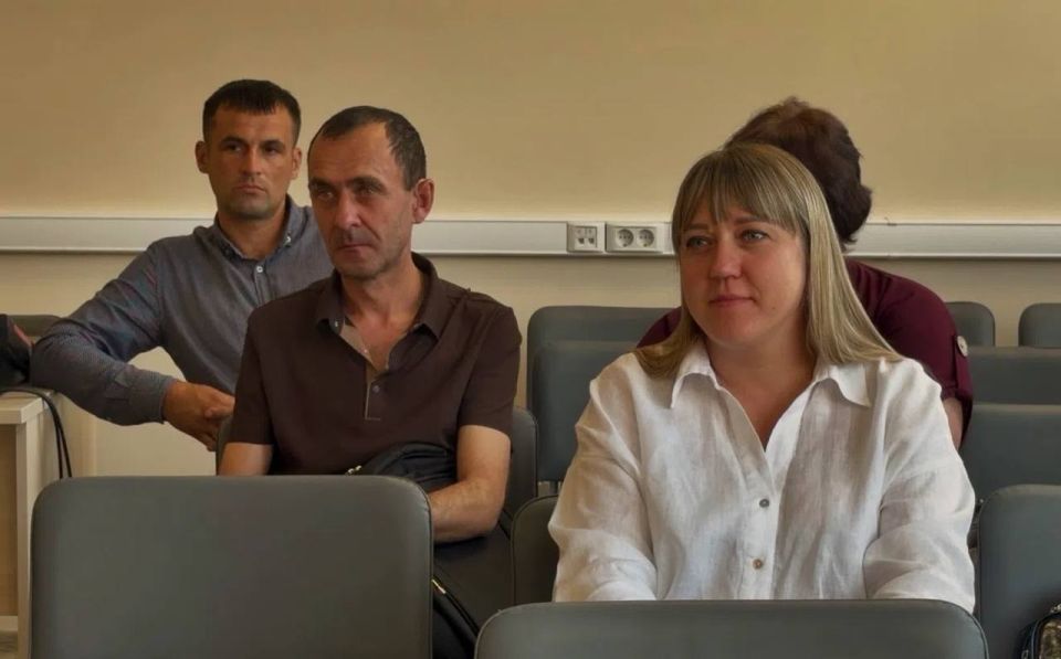 Сегодня провел совещание с главами муниципальных образований, их заместителями и администрацией Суджанского района Сегодня провел совещание с главами муниципальных образований, их заместителями и администрацией Суджанского района