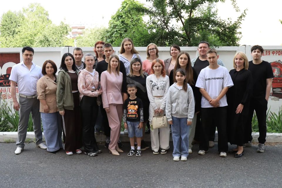 В архиве комитета ЗАГС Курской области прошла экскурсия «С любовью к России: семейные истории в архиве ЗАГС» для гостей Суджанского района