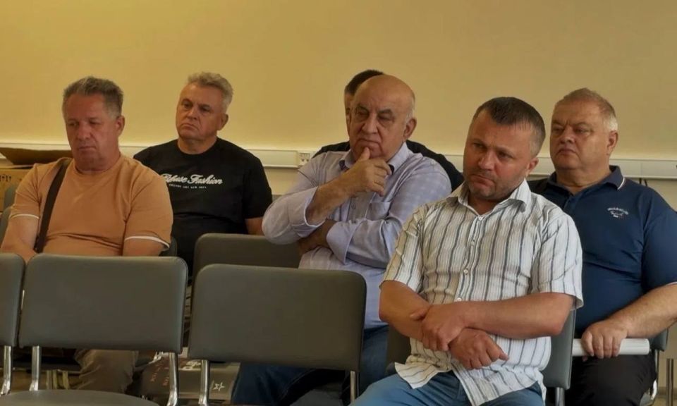 Сегодня провел совещание с главами муниципальных образований, их заместителями и администрацией Суджанского района Сегодня провел совещание с главами муниципальных образований, их заместителями и администрацией Суджанского района