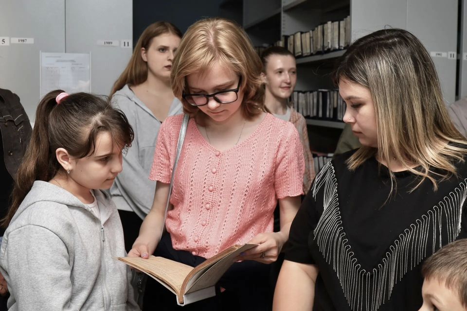 В архиве комитета ЗАГС Курской области прошла экскурсия «С любовью к России: семейные истории в архиве ЗАГС» для гостей Суджанского района В архиве комитета ЗАГС Курской области прошла экскурсия «С любовью к России: семейные истории в архиве ЗАГС» для гостей Суджанского района