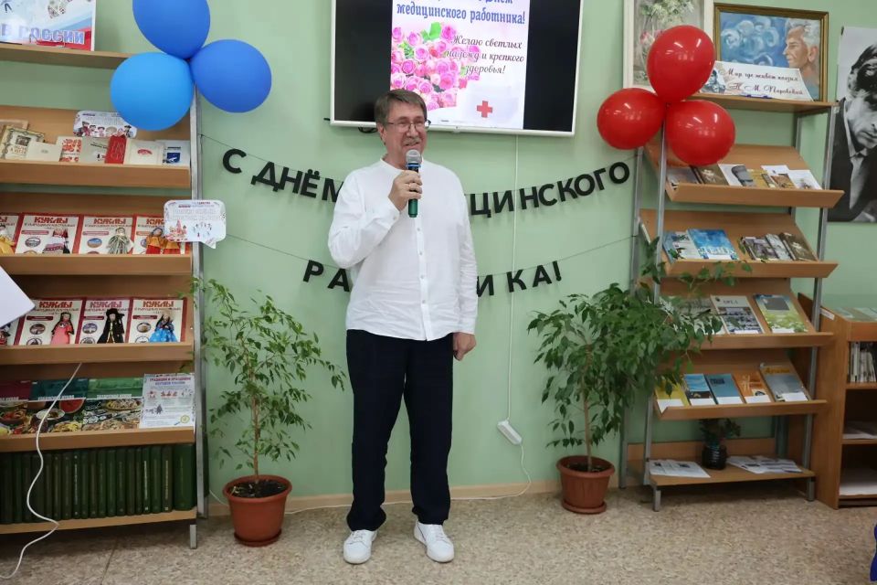 Нашу жизнь трудно представить без людей в белых халатах, которые в любое время суток приходят по первому зову о помощи ради спасения человеческой жизни Нашу жизнь трудно представить без людей в белых халатах, которые в любое время суток приходят по первому зову о помощи ради спасения человеческой жизни