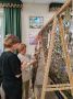 #помощь_фронту. В Духовецком Доме культуры вновь кипит работа! Здесь независимо от времени года, дня недели или праздников продолжается очень важное дело — плетение маскировочных сетей для участников СВО