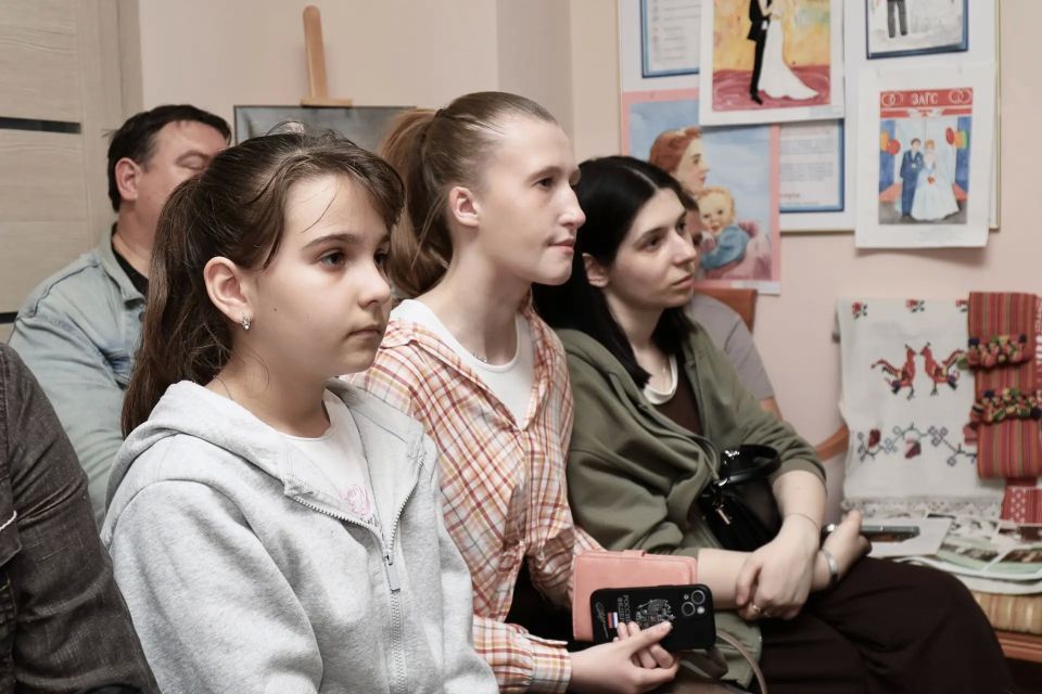 В архиве комитета ЗАГС Курской области прошла экскурсия «С любовью к России: семейные истории в архиве ЗАГС» для гостей Суджанского района В архиве комитета ЗАГС Курской области прошла экскурсия «С любовью к России: семейные истории в архиве ЗАГС» для гостей Суджанского района