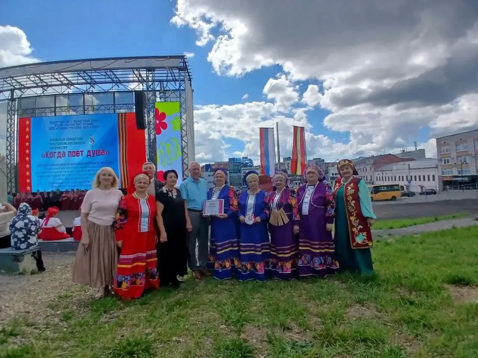 На Полугоре проходит открытый городской фестиваль песенного творчества «Когда поет душа» На Полугоре проходит открытый городской фестиваль песенного творчества «Когда поет душа»