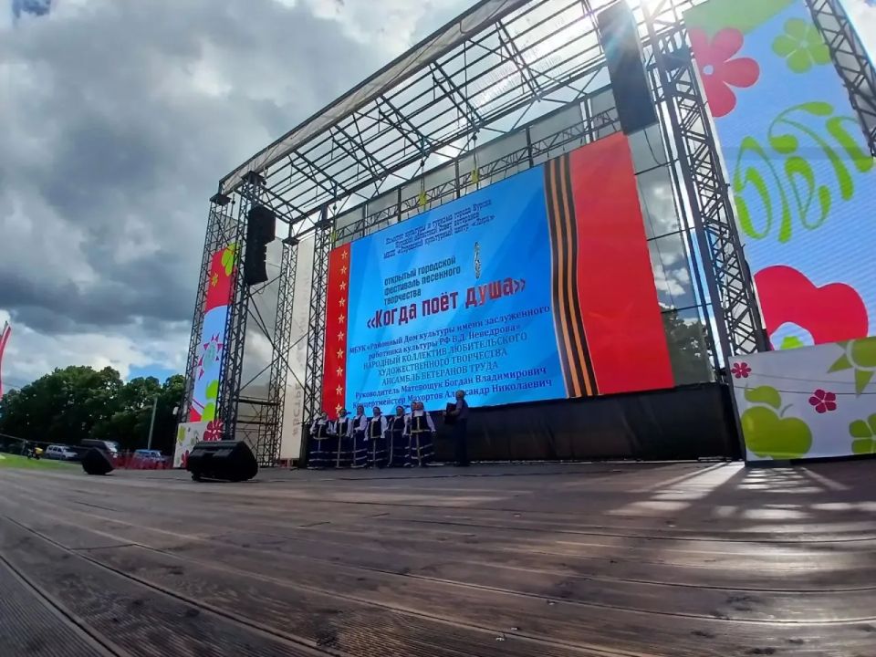На Полугоре проходит открытый городской фестиваль песенного творчества «Когда поет душа» На Полугоре проходит открытый городской фестиваль песенного творчества «Когда поет душа»